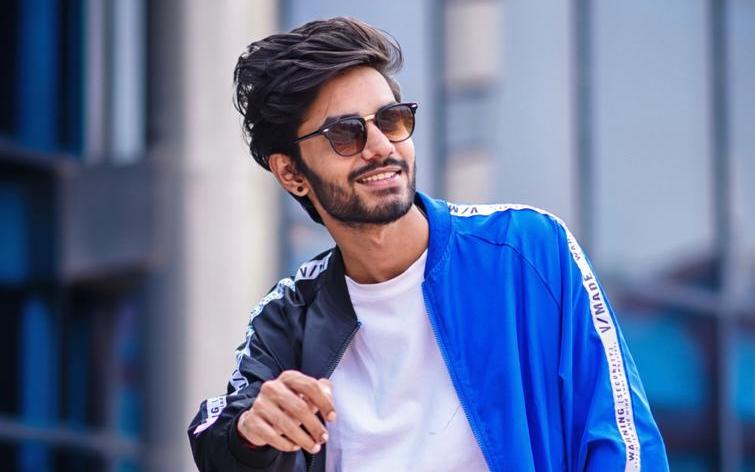 Youtuber, influencer and Tiktok star Ayush yadav crossed 1 million on instagram