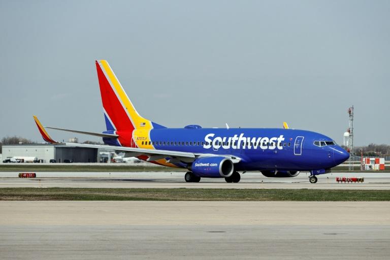 Southwest Airlines raises its lowest pay permitted by law to $15 an hour