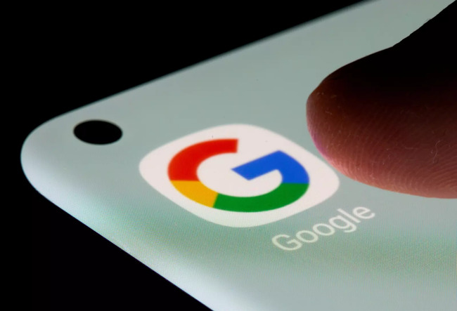 Google includes visual search features