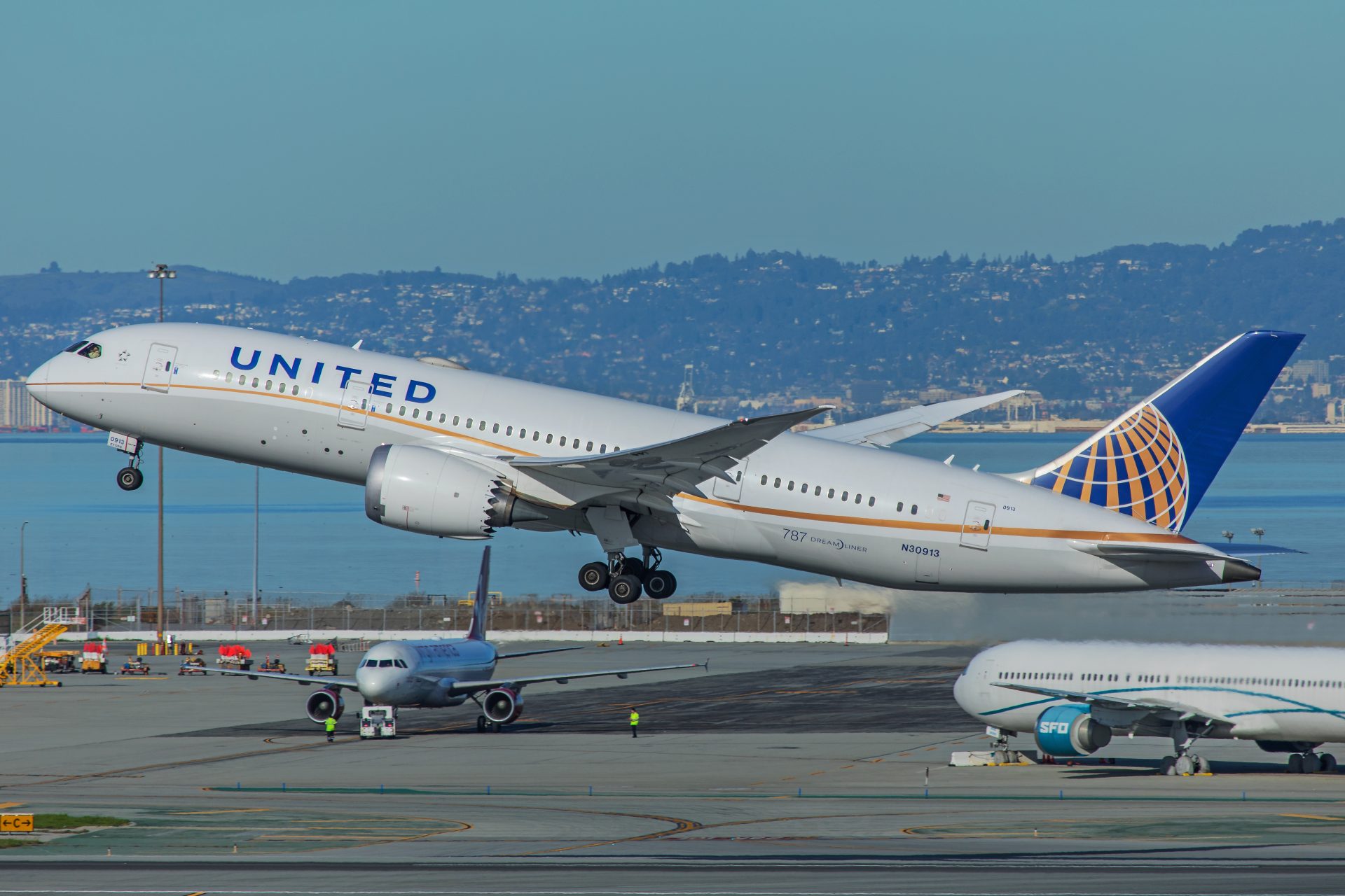 United Airlines departure from Chicago to Washington will get avionics history