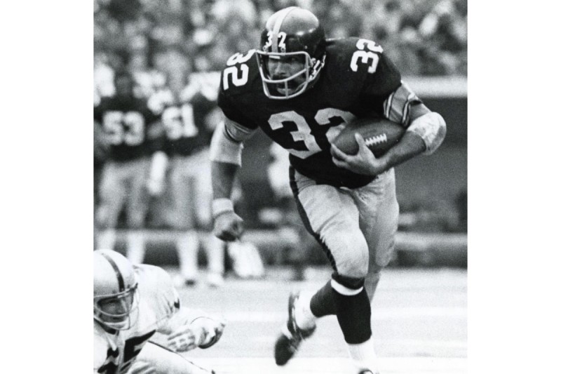 Pittsburgh Steelers will retire Franco Harris’ No. 32 to honor the 50th anniversary of Immaculate Reception