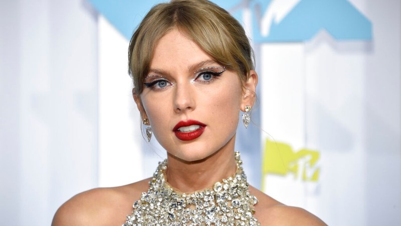 Taylor Swift affirms UK ‘Midnights’ tour is occurring