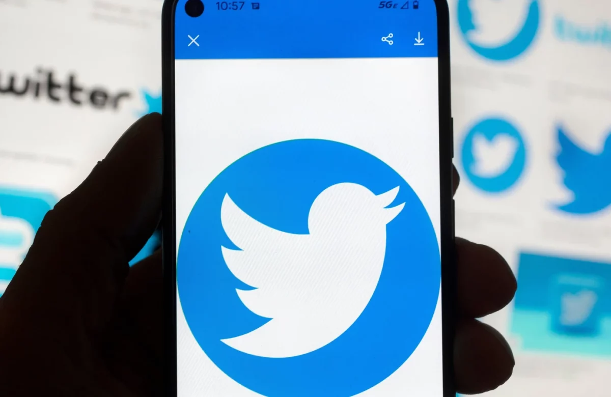 Twitter will present an ‘Official’ label for a few verified accounts