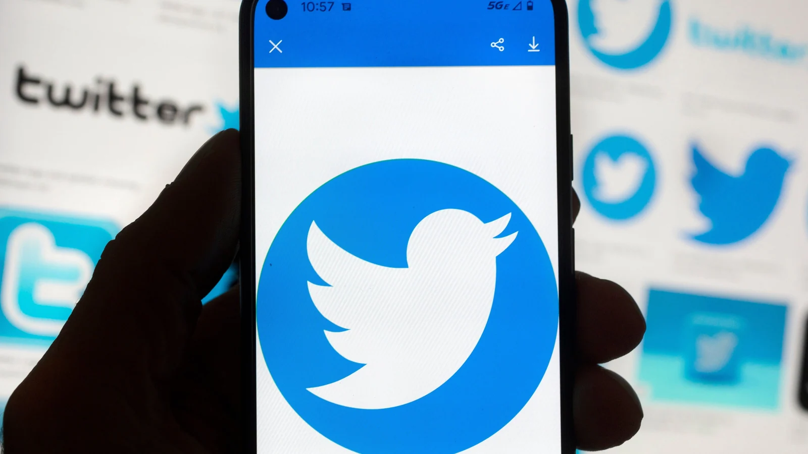 Twitter will present an ‘Official’ label for a few verified accounts