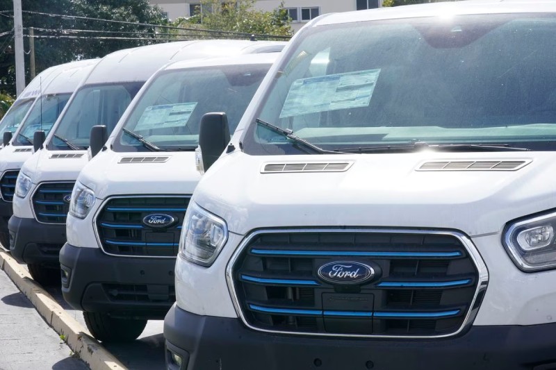 9,250 Ford electric vans are being purchased by the USPS