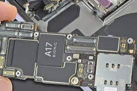 Apple may change the technology behind its A17 Bionic chip next year to save money.