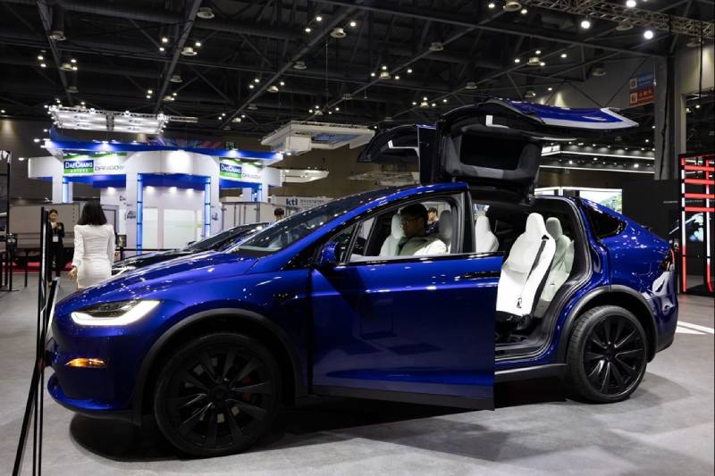 Tesla Flames One more Round In EV Value Battle With Less expensive Model S, X, As Top Financial backer Continues To sell