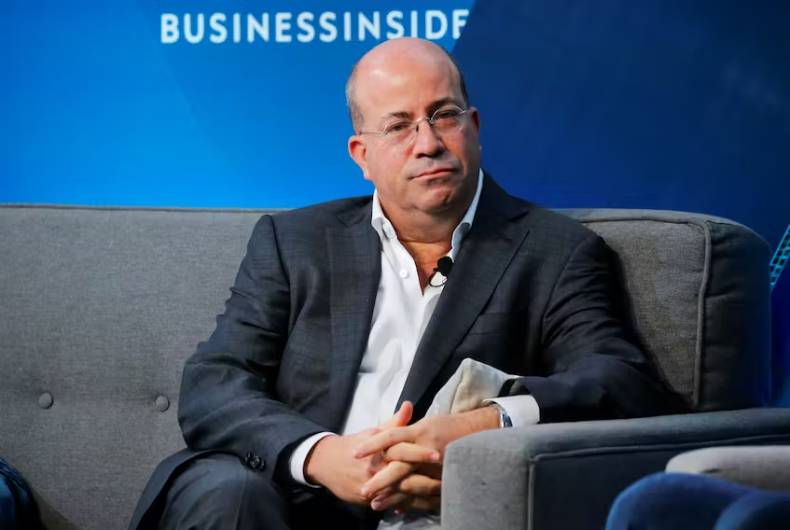 Jeff Zucker, a former CNN president, invests heavily in a sports business news startup called Front Office Sports